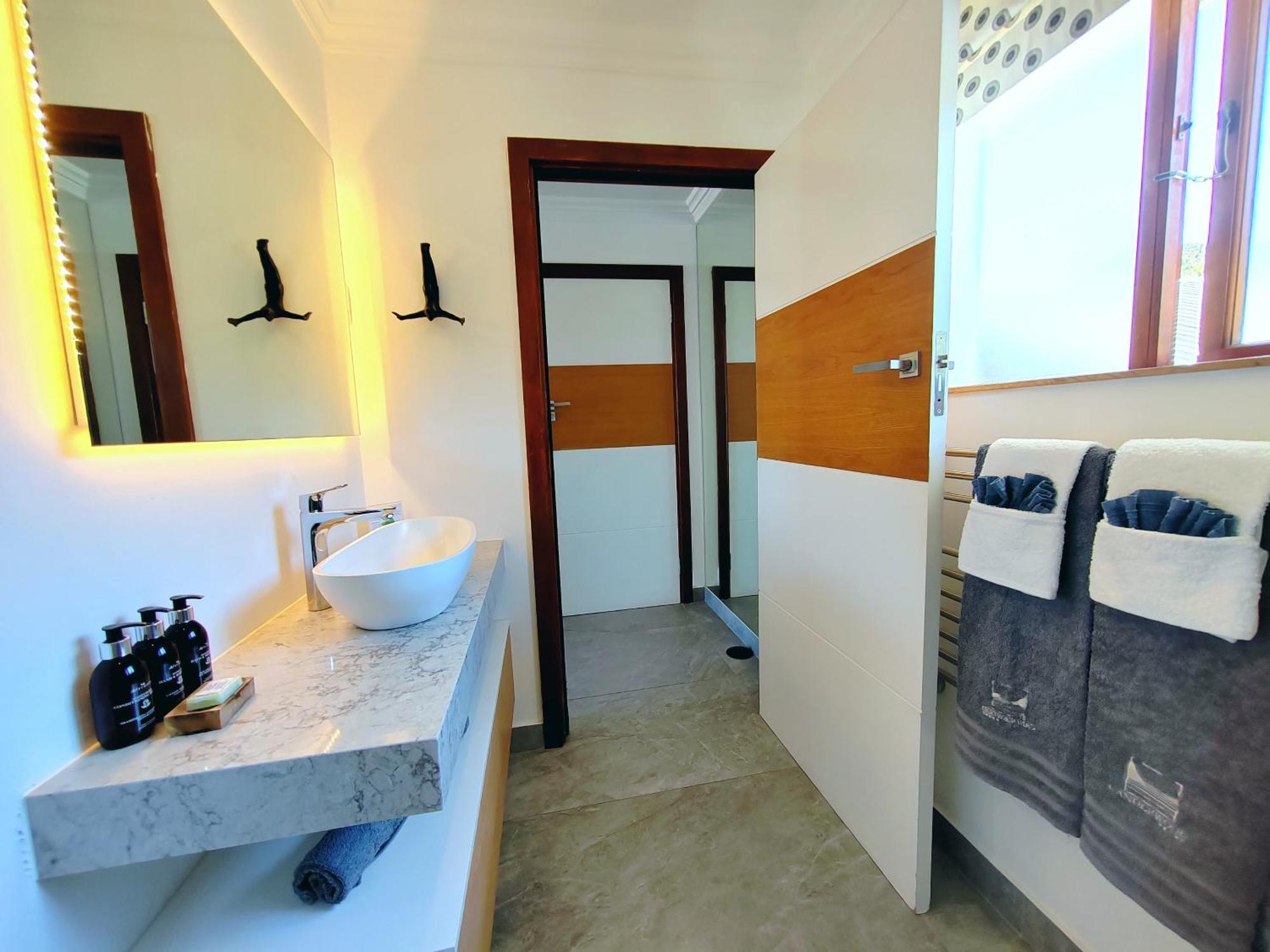 Candlewood Lodge Книсна Екстериор снимка