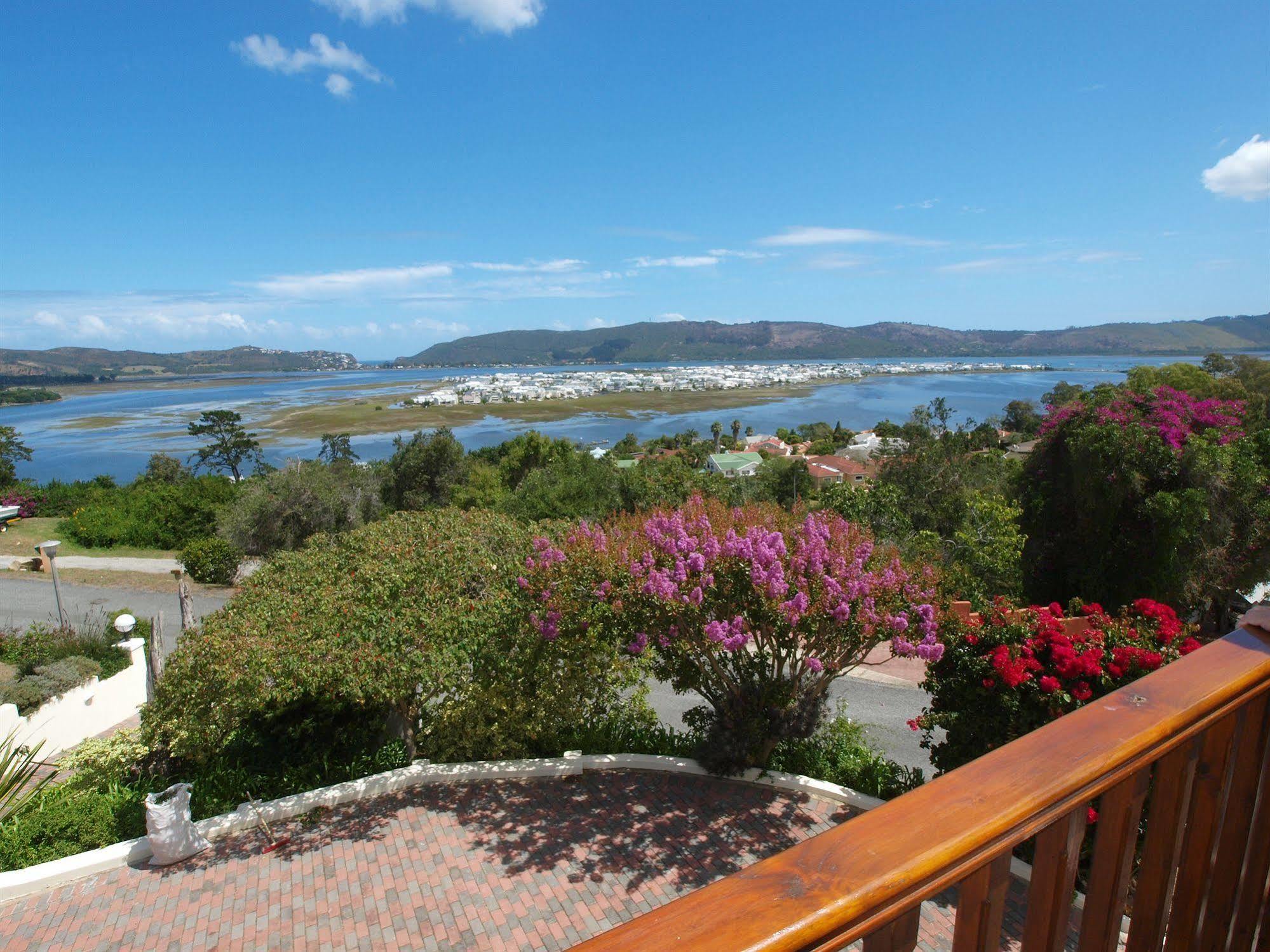 Candlewood Lodge Книсна Екстериор снимка